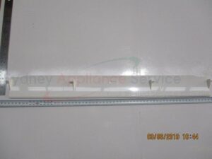 AIR CON LOWER VANE - RLA436A002AA